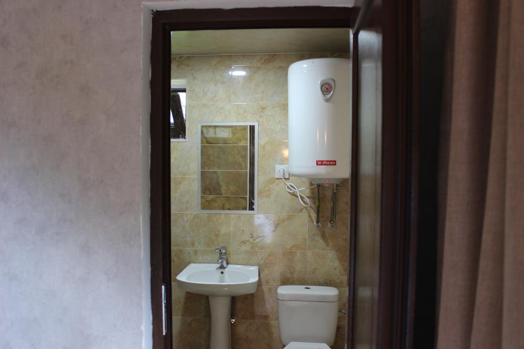 Sakhli Laghamshi Hotel Mestia Exterior photo